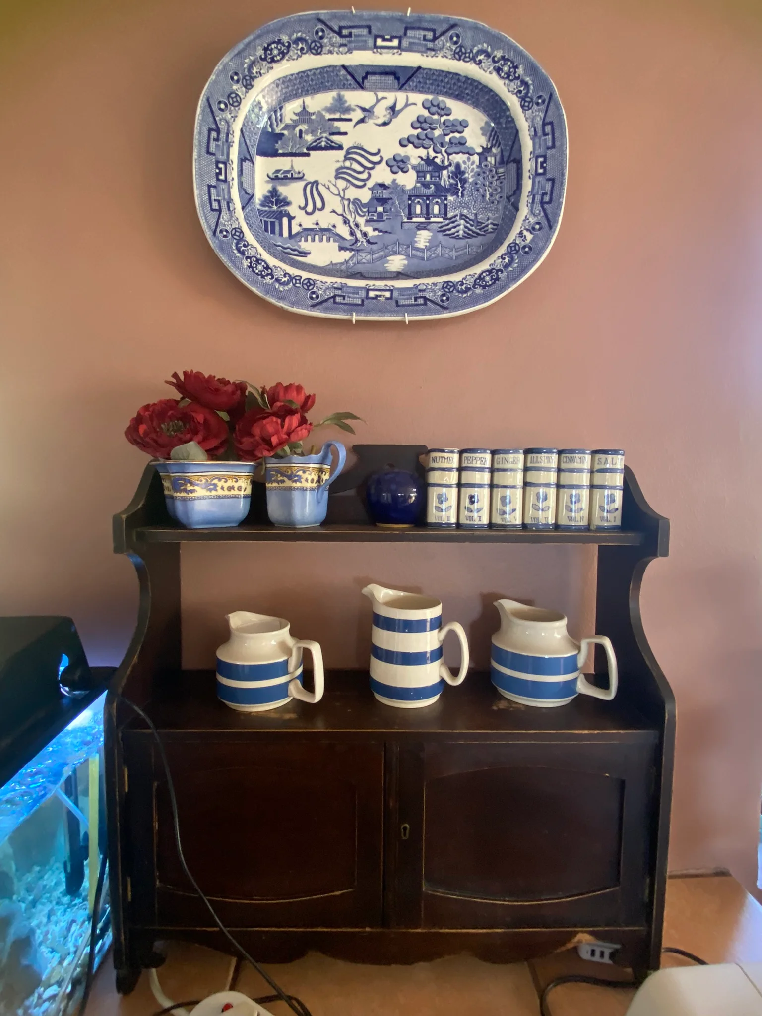 Dining room vintage decor details